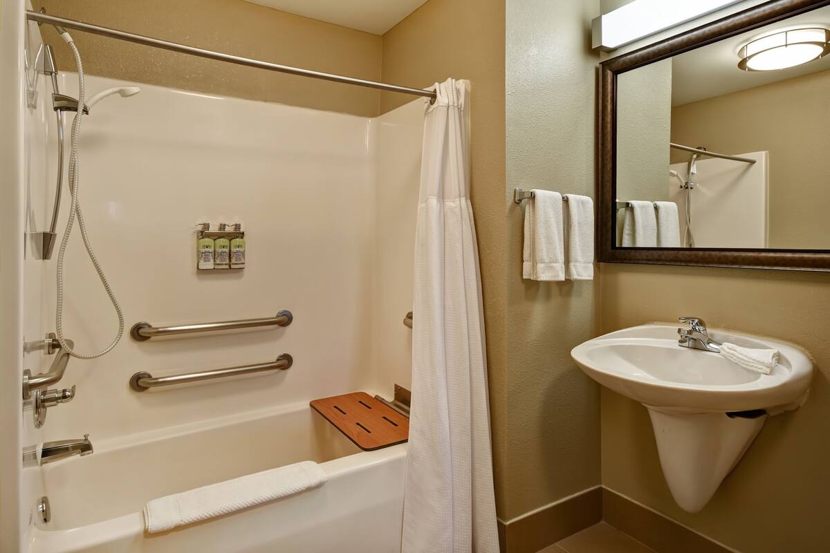 Suite, 1 slaapkamer, rolstoeltoegankelijk bad, keuken (Communication, Accessible Tub) | Kamervoorziening