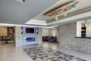 Lobby - City Express By Marriott Manhattan Beach (Manhattan Beach)