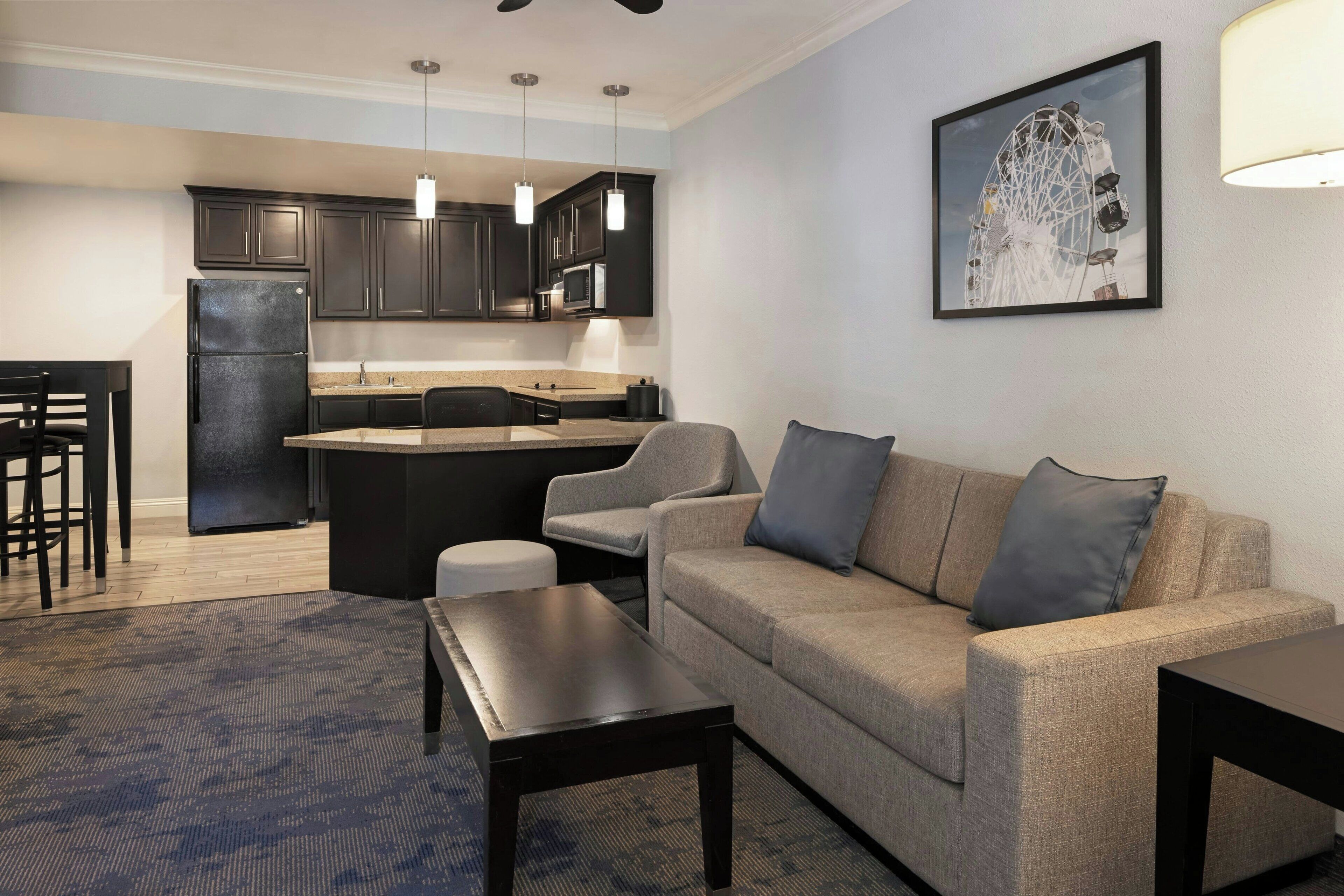 Suite, 1 Bedroom, Courtyard View | Living area