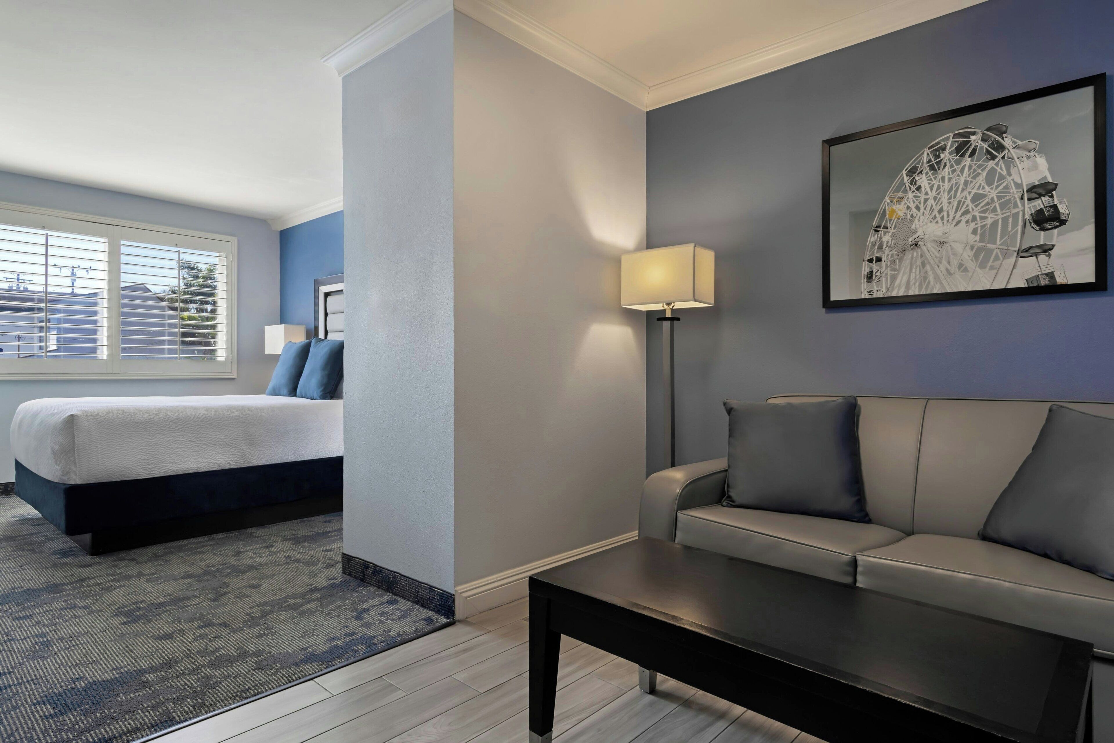 Studio, 1 Queen Bed with Sofa bed, Courtyard View