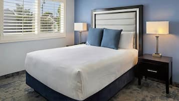 Studio, 1Â Queen-Bett und Schlafsofa, Blick auf den Innenhof | Hochwertige Bettwaren, Zimmersafe, Schreibtisch, BĂŒgeleisen/BĂŒgelbrett