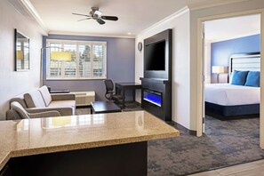 Suite, 1 Schlafzimmer, Stadtblick | Hochwertige Bettwaren, Zimmersafe, Schreibtisch, Bügeleisen/Bügelbrett