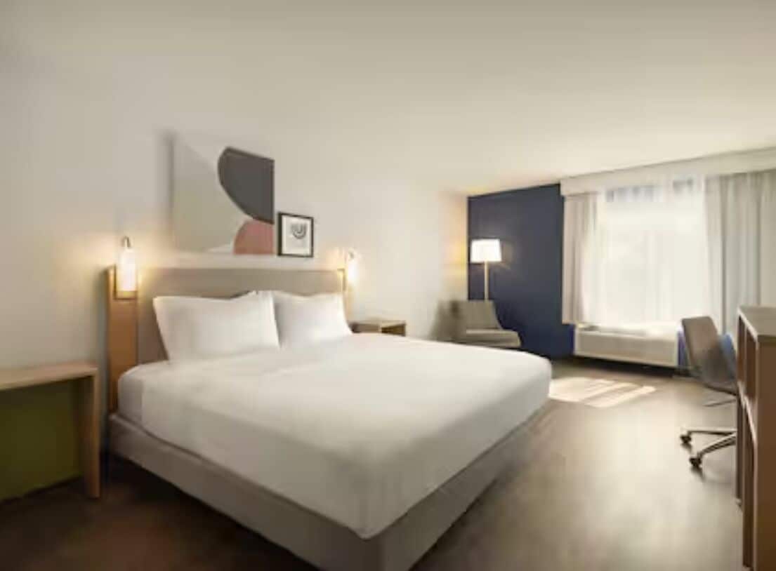 Safe på rommet, skrivebord, strykejern/-brett og wi-fi (inkludert)