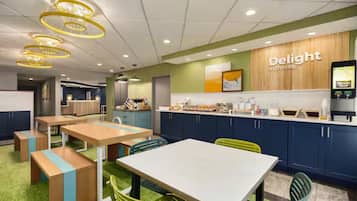 Ilmainen päivittäinen mannermainen aamiainen