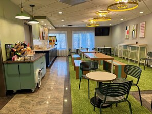 Free daily continental breakfast