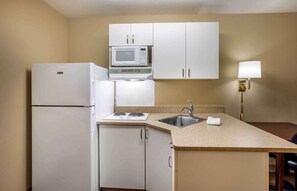 Studio, 1 Queen Bed, Non Smoking | Desk, blackout curtains, iron/ironing board, bed sheets - Extended Stay America Suites Philadelphia Horsham Welsh Rd (Horsham)
