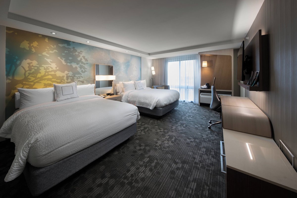 room, 2 queen beds, non smoking | egyptian cotton sheets, premium bedding, pillow-top beds, desk