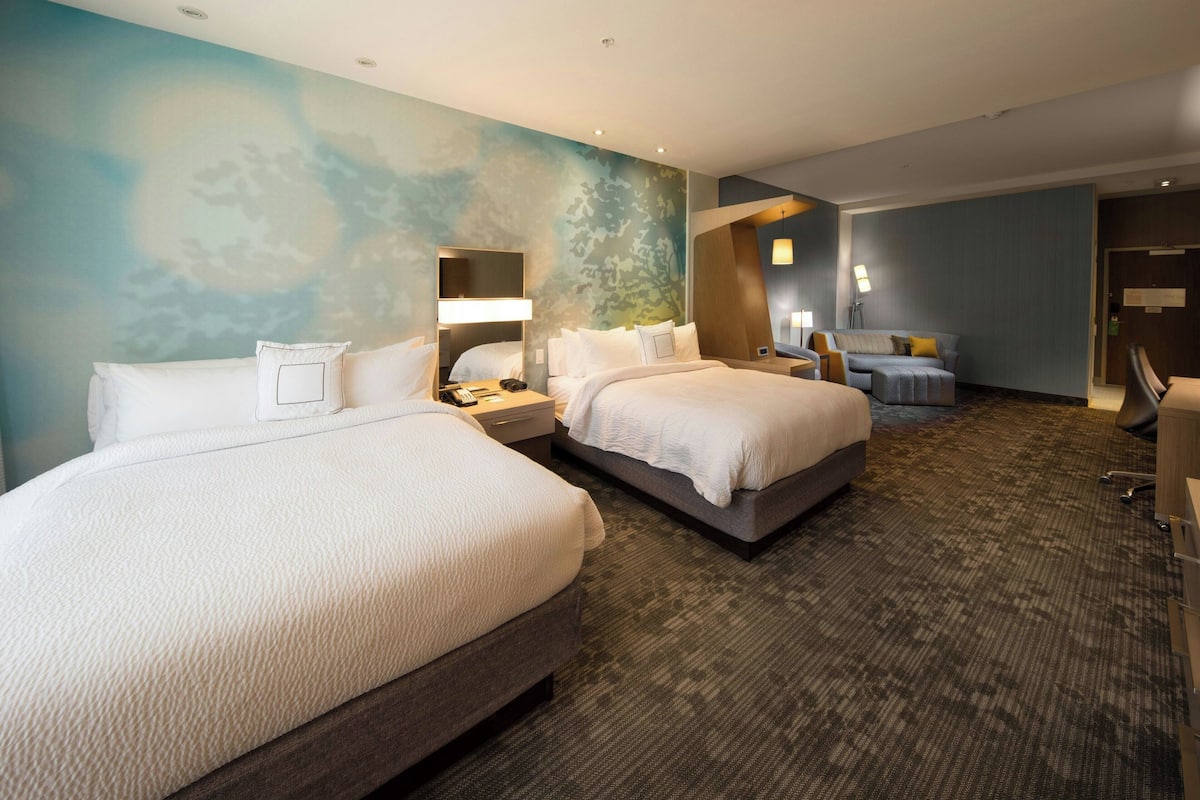 suite, multiple beds, non smoking | egyptian cotton sheets, premium bedding, pillow-top beds, desk