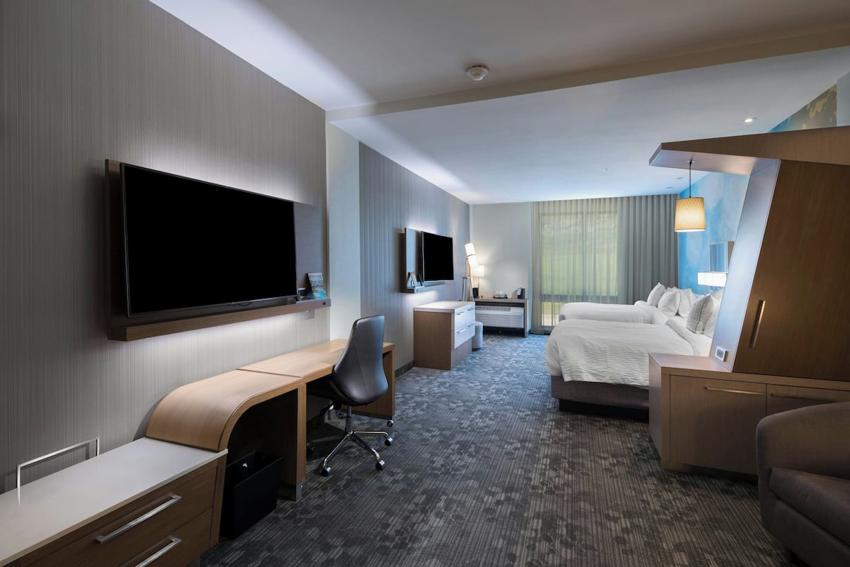 suite, multiple beds, non smoking | egyptian cotton sheets, premium bedding, pillow-top beds, desk