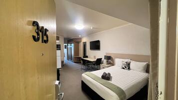 Family Double Room | Living area