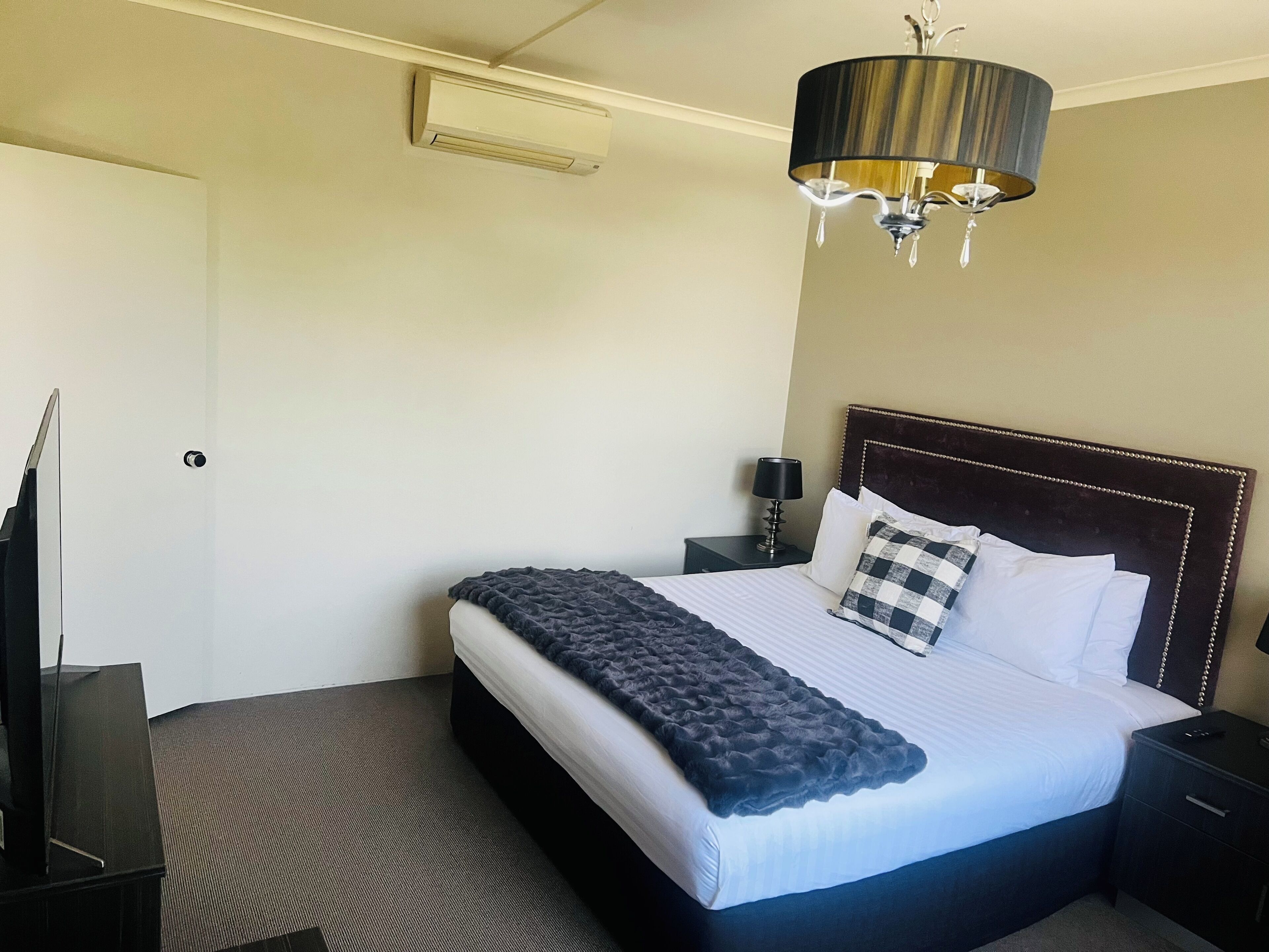 奢华公寓 | 办公桌、笔记本电脑工作区、遮光窗帘、熨斗/熨衣板