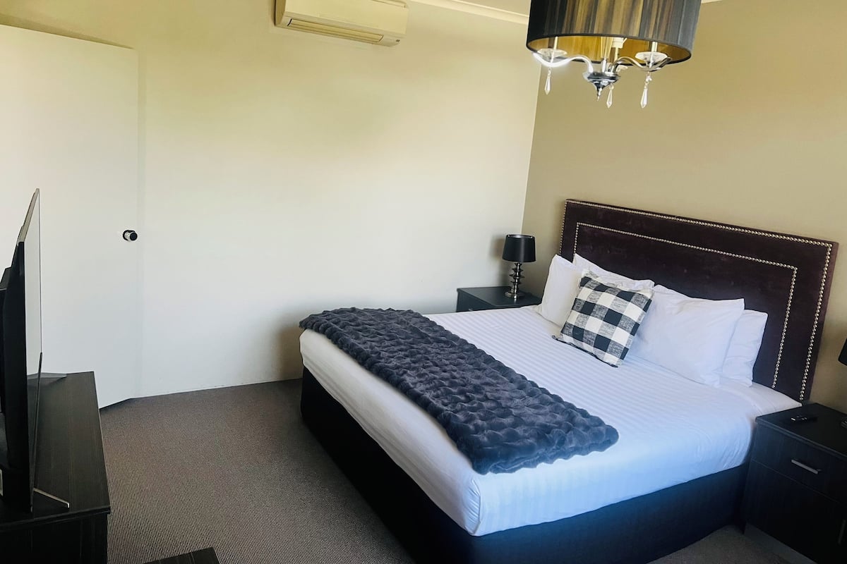 Luxury Apartment | Desk, laptop workspace, blackout drapes, iron/ironing board