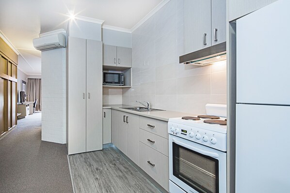 Deluxe One Bedroom Apartment | Private kitchen | Fridge, microwave, electric kettle