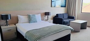 Schreibtisch, laptopgeeigneter Arbeitsplatz, VerdunkelungsvorhƤnge