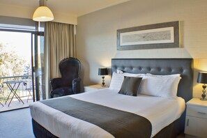 Schreibtisch, laptopgeeigneter Arbeitsplatz, Verdunkelungsvorhänge