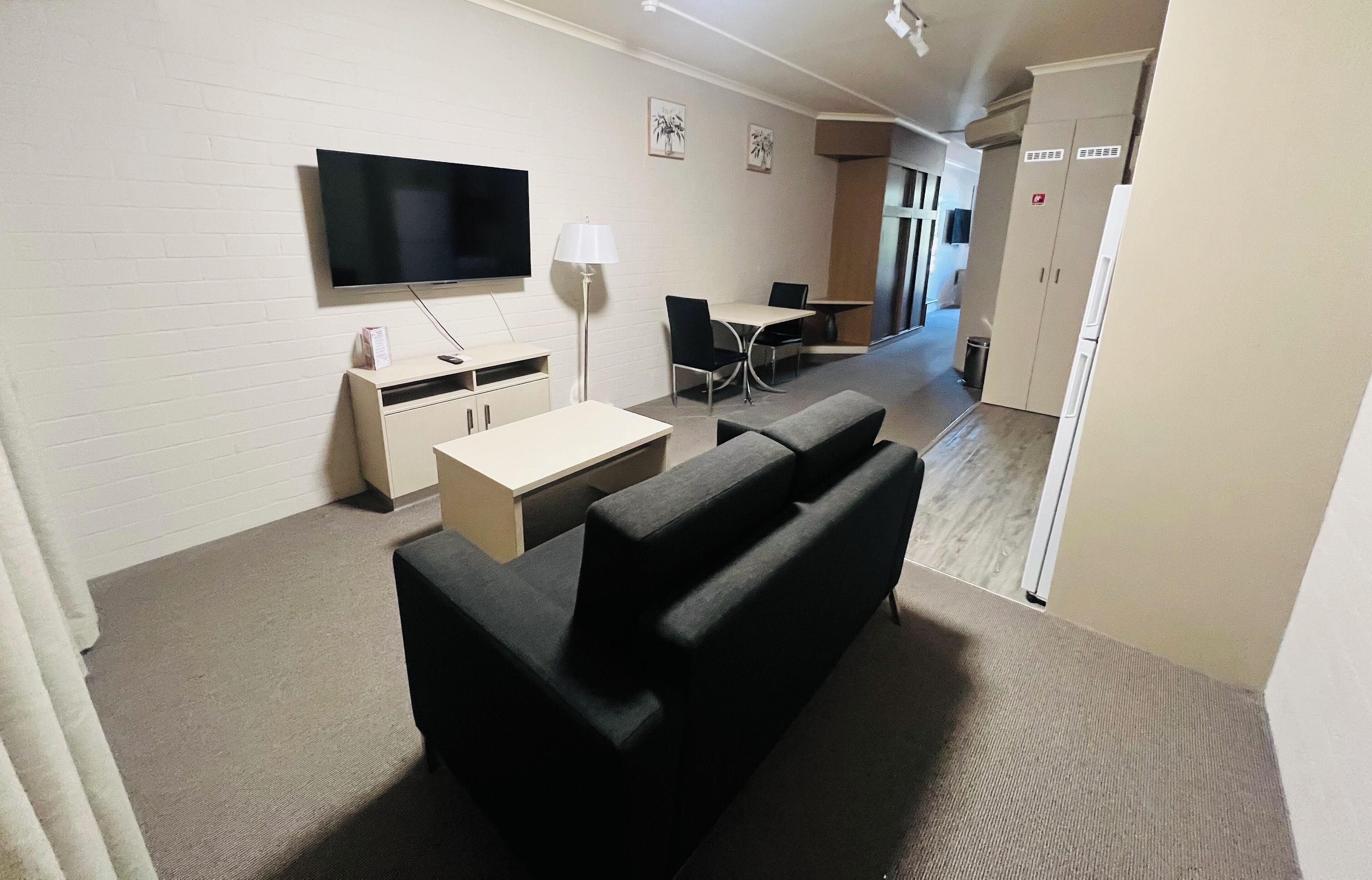 42-tums platt-tv med digitalkanaler och tv