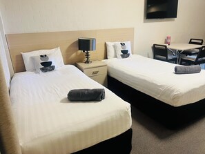 Family Triple Room | Desk, laptop workspace, blackout drapes, iron/ironing board - Pavilion Hotel Wagga Wagga (Wagga Wagga)