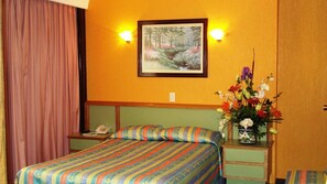 1 bedroom, desk, bed sheets