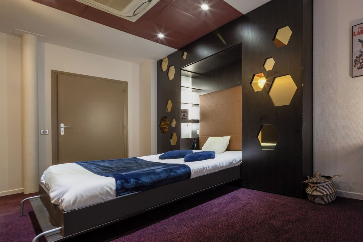 Room, Mobility Accessible | Premium bedding, desk, laptop workspace, soundproofing