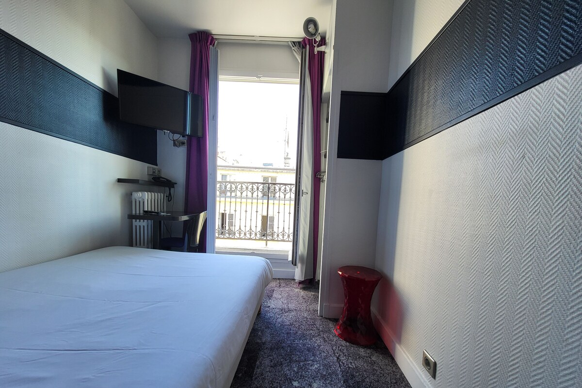 Comfort Single Room, Balcony | Desk, laptop workspace, soundproofing, iron/ironing board (on request)