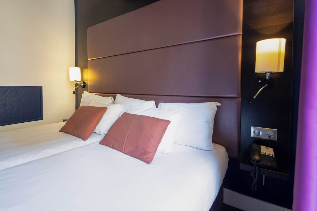 Chambre Double ou avec lits jumeaux | Literie de qualité supérieure, coffres-forts dans les chambres, bureau