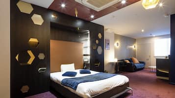 Chambre Quadruple Deluxe | Literie de qualité supérieure, bureau