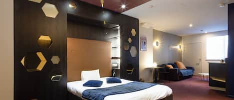 Ropa de cama de alta calidad y escritorio