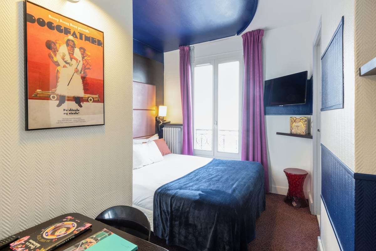 Chambre Simple Affaires | Literie de qualité supérieure, coffres-forts dans les chambres, bureau
