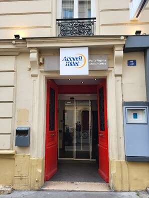 ด้านหน้าที่พัก