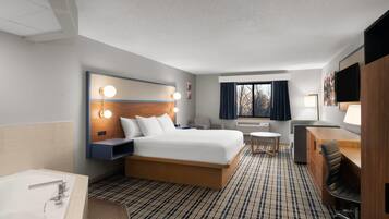 Deluxe Suite, 1 King Bed, Non Smoking | Jetted bathtub