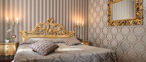 Untuvapeitot, minibaari, tallelokero huoneessa