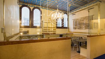 Daily continental breakfast (EUR 15 per person)