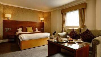 Family Room | In-room safe, individually furnished, desk, iron/ironing board