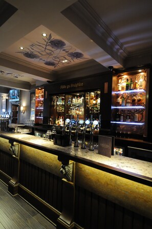 Breakfast, lunch and dinner served - Golden Lion Hotel (Stirling)