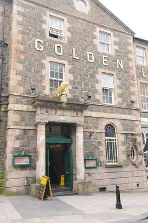 Exterior - Golden Lion Hotel (Stirling)