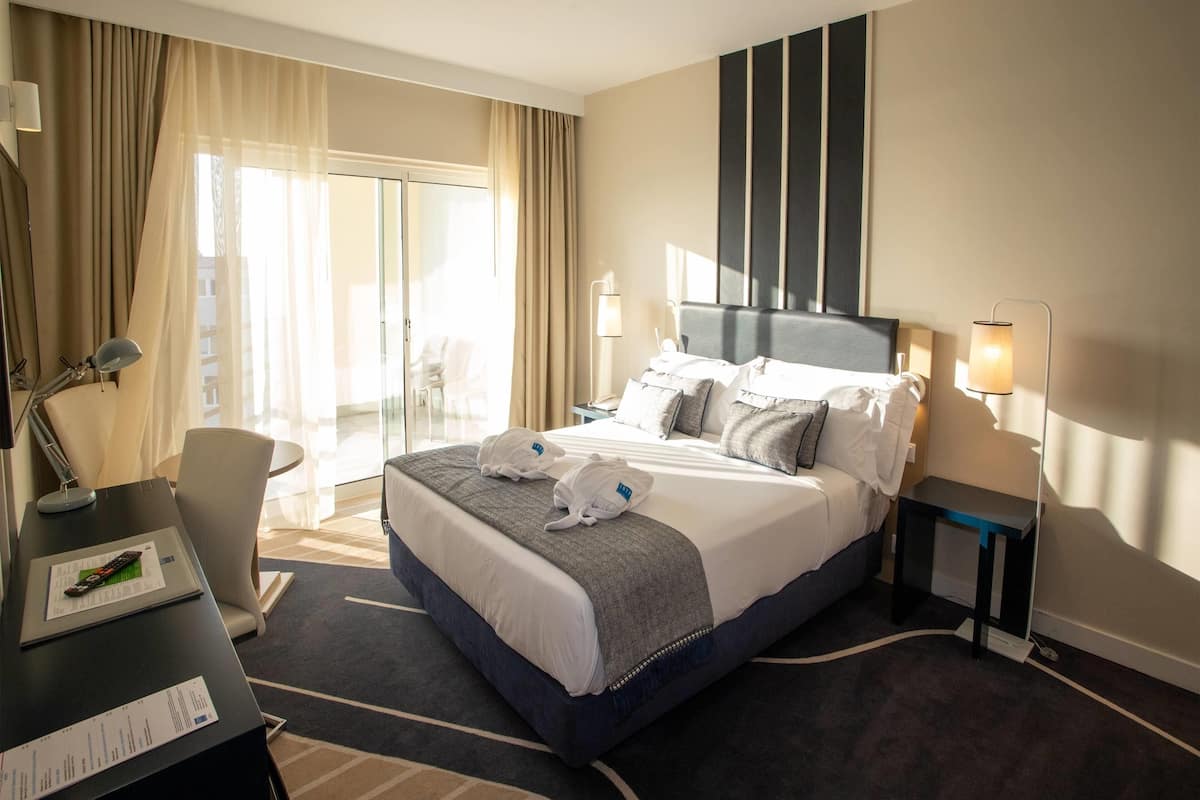 Deluxe Room, 1 Double Bed, Non Smoking (Village View) | Minibar, in-room safe, desk, laptop workspace