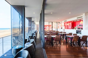 2 bars/lounges, rooftop bar