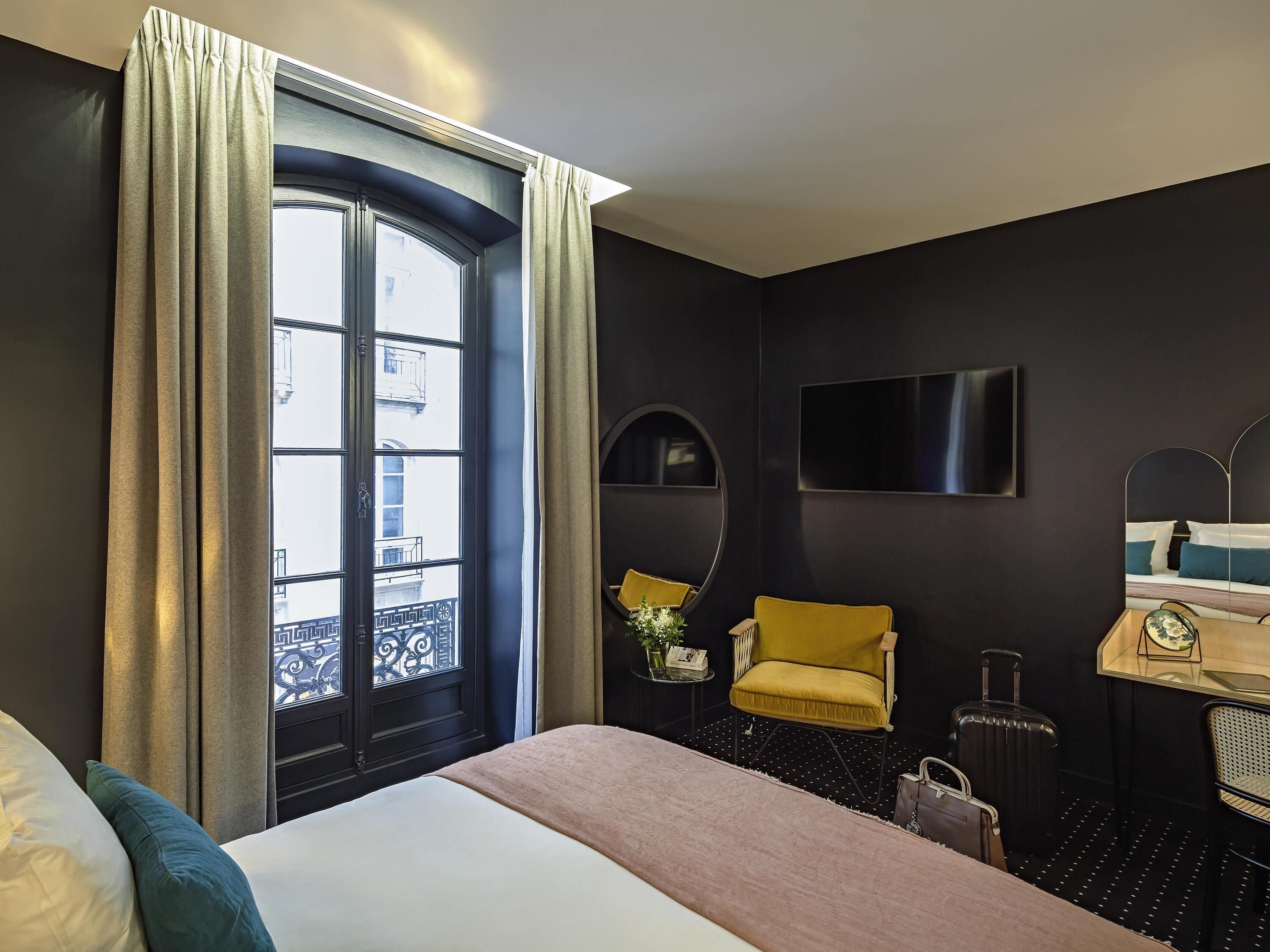 Chambre Standard, 1 lit double | Literie de qualité, lit avec matelas à plateau-coussin, coffre-fort