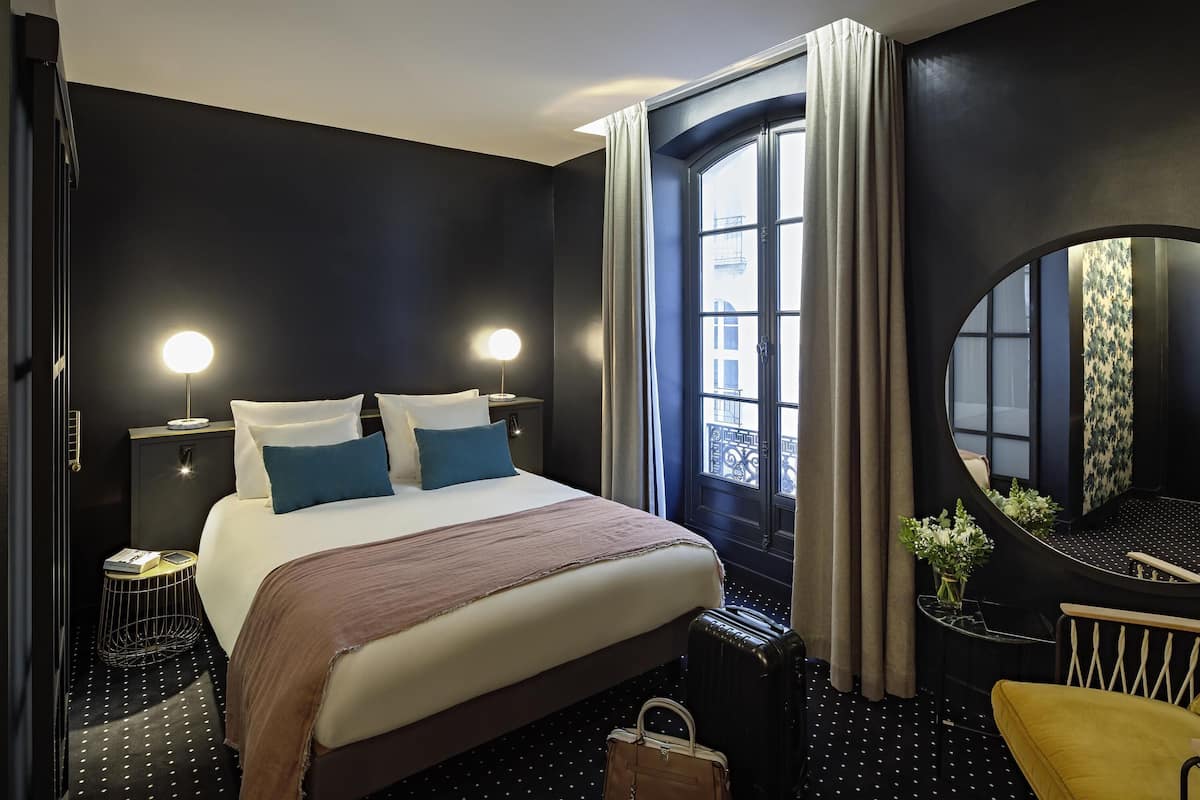 Standard Room, 1 Double Bed | Premium bedding, pillowtop beds, in-room safe, desk