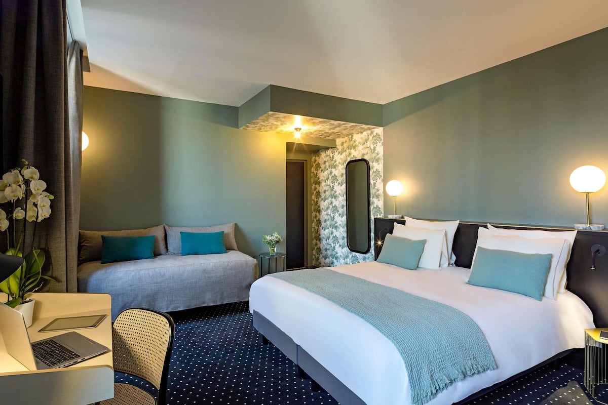 Superior-huone, 1 parisänky ja vuodesohva | Ylelliset vuodevaatteet, pillowtop-patjalliset sängyt