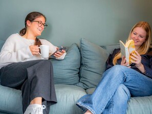 Habitación superior, 1 cama doble con sofá cama | Ropa de cama de alta calidad y colchones con acolchado adicional