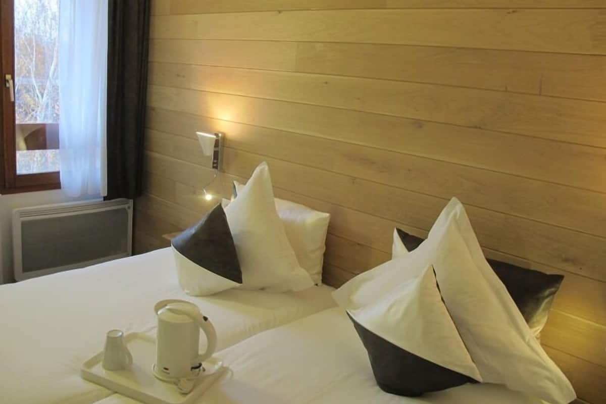 individually decorated, individually furnished, desk, soundproofing