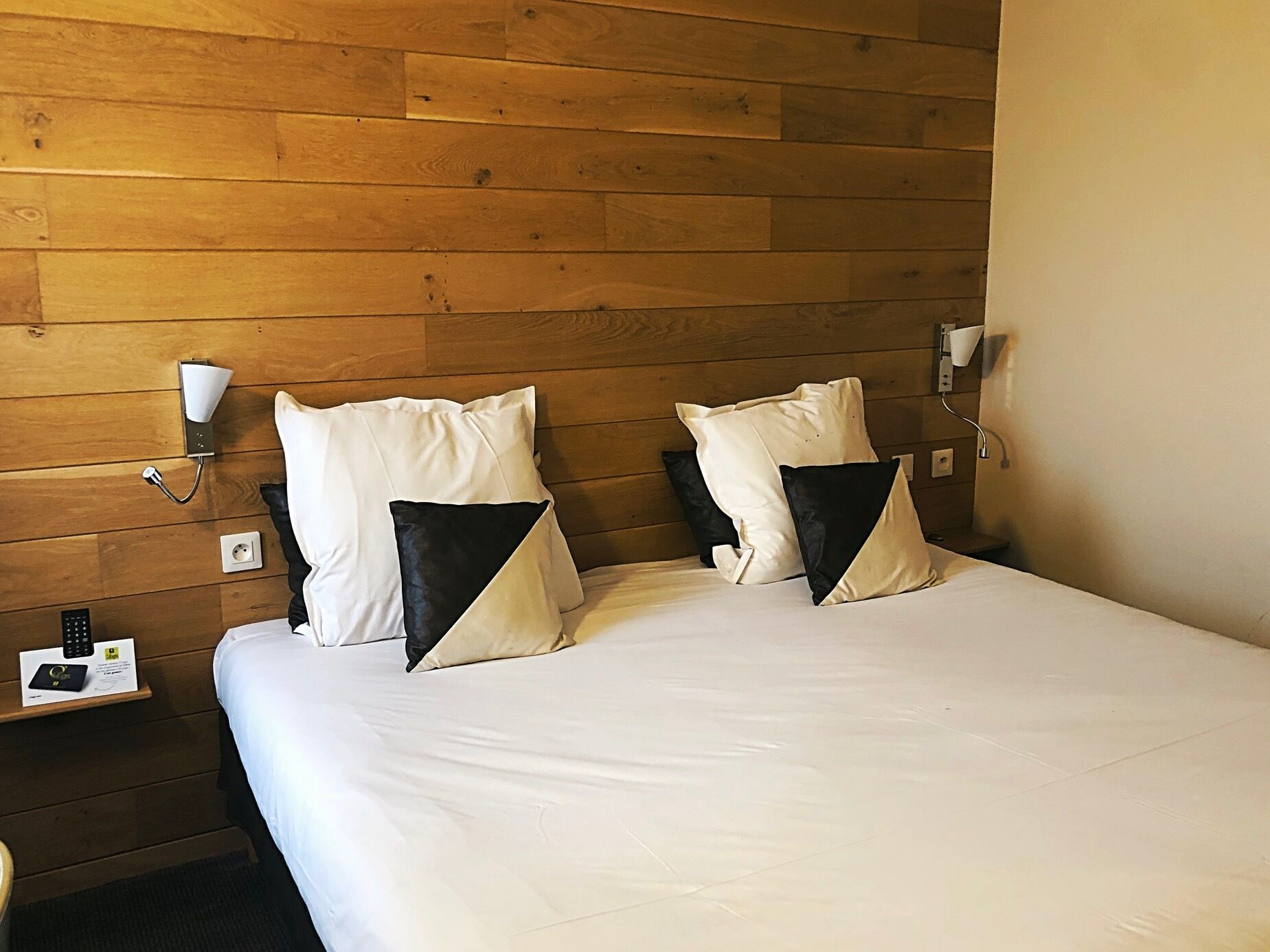 individually decorated, individually furnished, desk, soundproofing