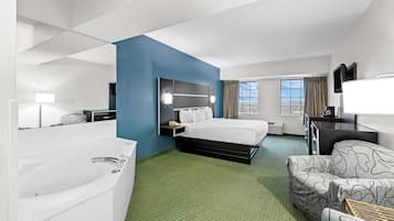 Suite - 1 kingsize-seng - ikke-ryger (Upgrade) | Senge med topmadrasser, skrivebord, arbejdsområde til bærbare computere