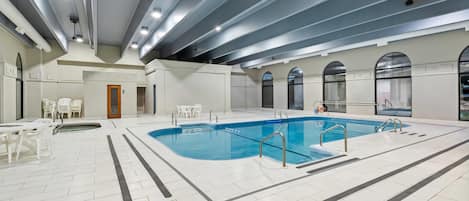 Piscine couverte, piscine extérieure (ouverte en saison)