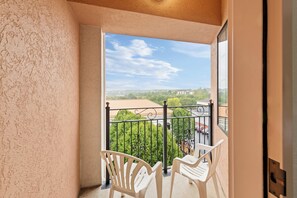 Suite, 1 King Bed, Non Smoking (Upgrade) | Terrace/patio