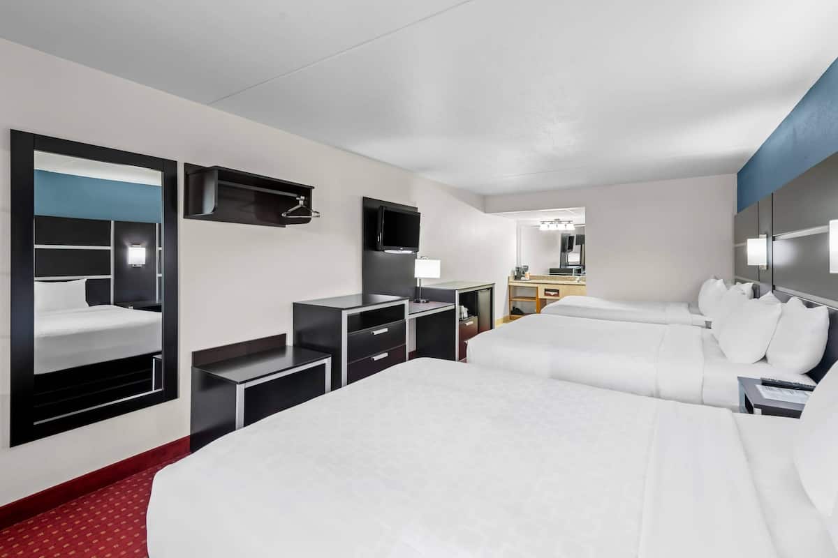 Habitación, varias camas, para no fumadores | Camas con pillow-top, escritorio y espacio para trabajar con laptop