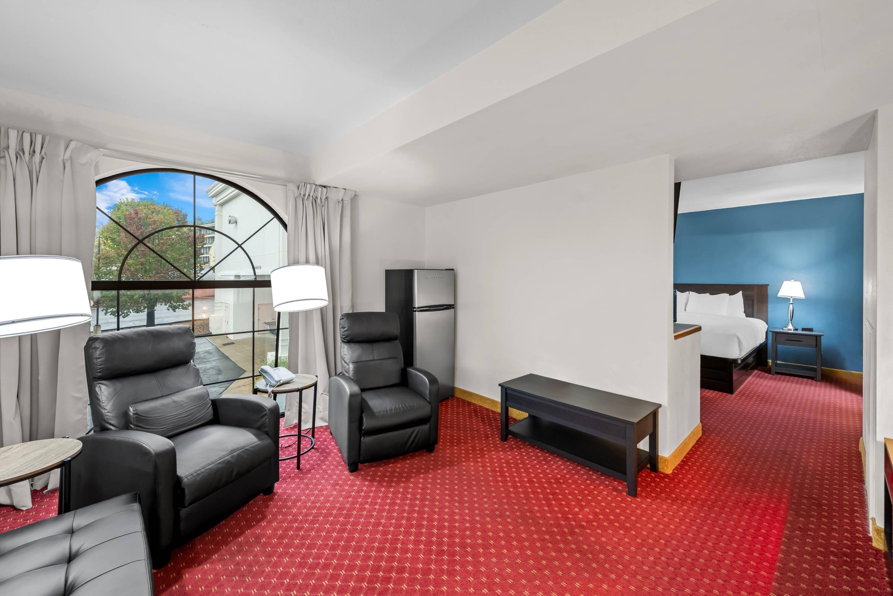 Suite, 1 King Bed, Non Smoking (Upgrade) | Pillow-top beds, desk, laptop workspace, iron/ironing board