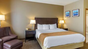 Schreibtisch, laptopgeeigneter Arbeitsplatz, Bügeleisen/Bügelbrett