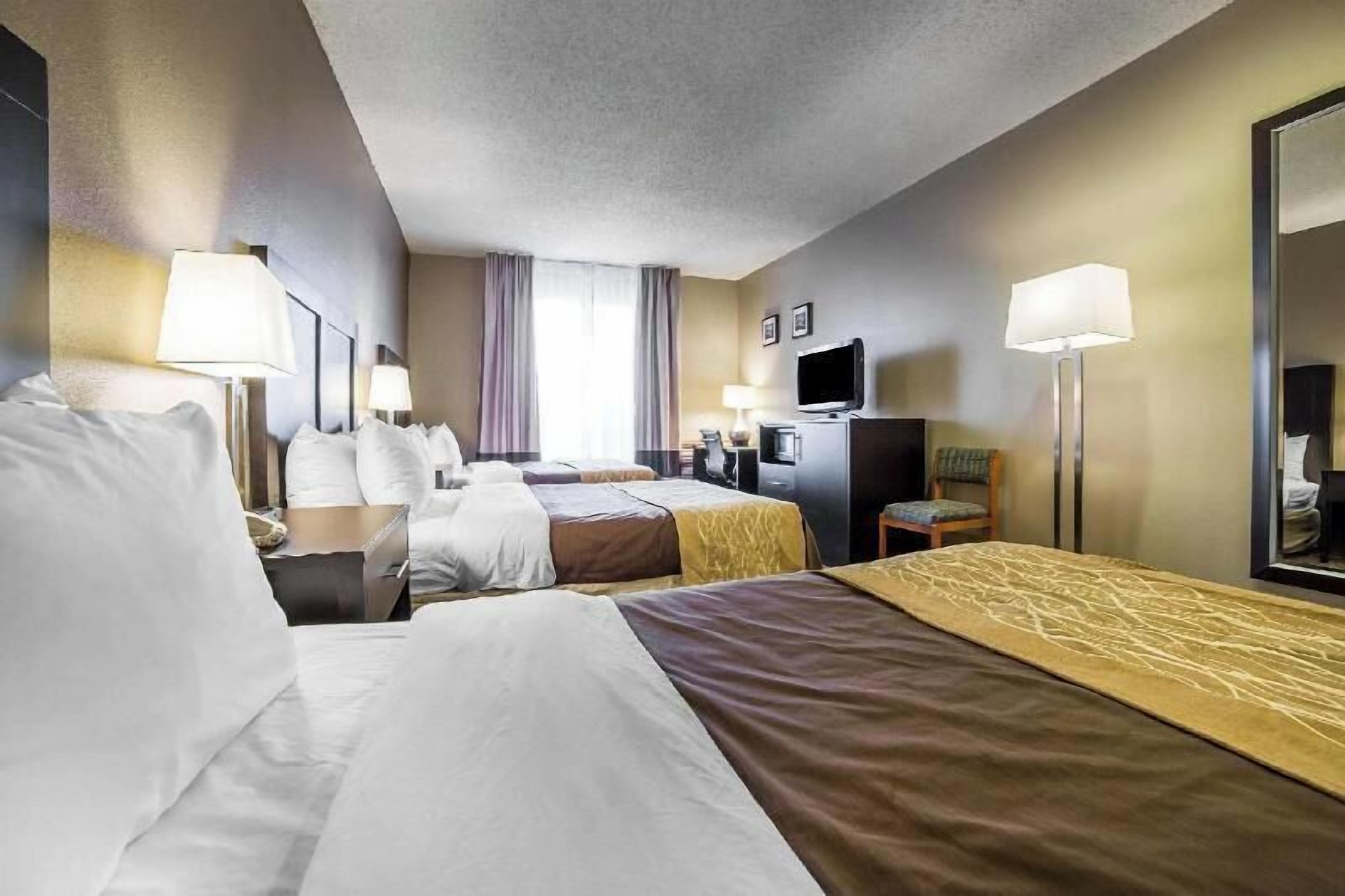 Desk, laptop workspace, iron/ironing board, free WiFi